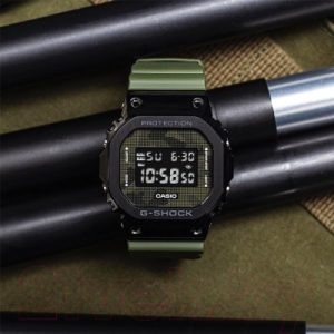 Часы наручные мужские Casio GM-5600B-3ER